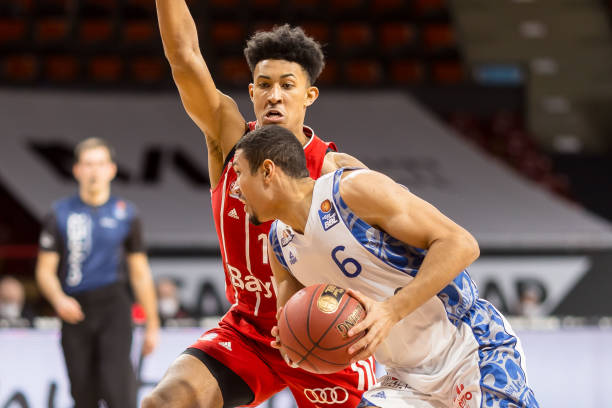 而他在场上 而他在场上