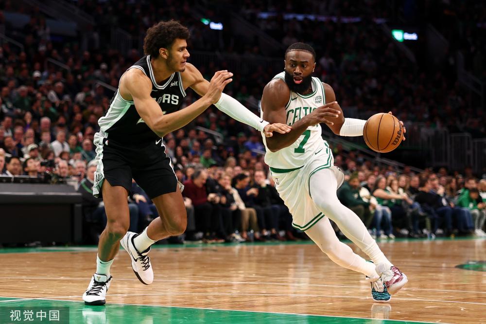 的鼓励下 的鼓励下