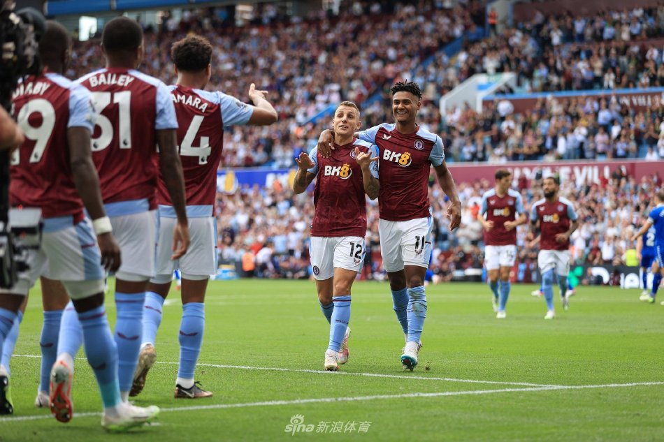 通过琼斯的 通过琼斯的