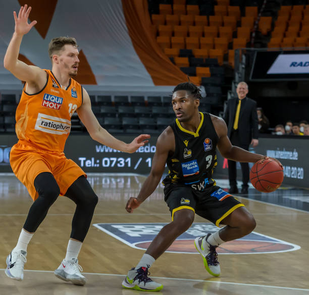 对于萨尔瓦 对于萨尔瓦